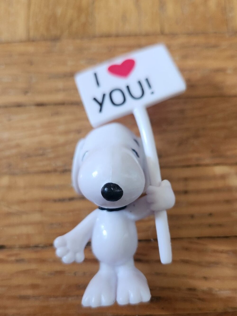 Schleich Peanuts Snoopy "I Love You" Figurine
